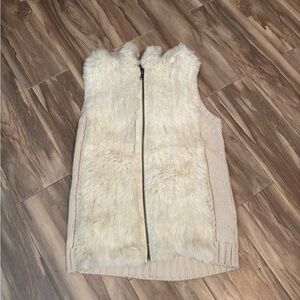 BCBGMaxAzria Knit Vest in Cream 🐰